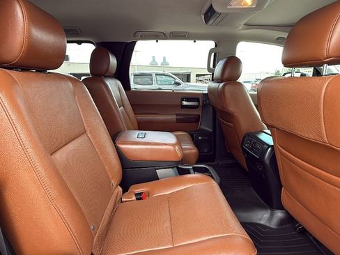Used 2014 Toyota Sequoia Platinum RWD image 31