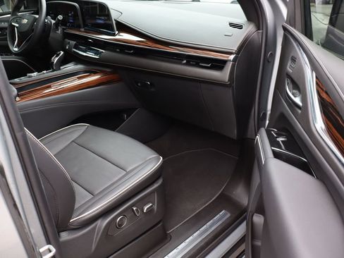 Used 2024 Cadillac Escalade Premium Luxury image 57