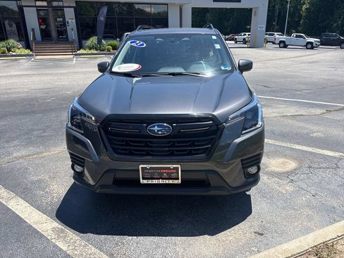 Used 2023 Subaru Forester Premium AWD/4WD image 8