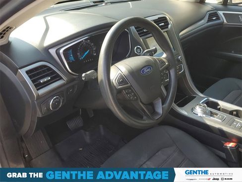 Used 2020 Ford Fusion SE image 9