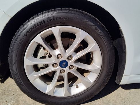 Used 2019 Ford Fusion SE image 11