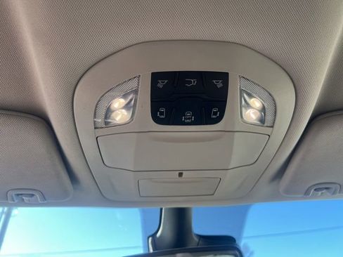 Used 2024 Chrysler Pacifica Touring-L image 17