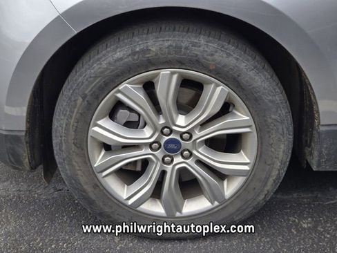 Used 2021 Ford Edge Titanium image 4