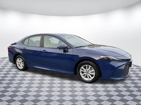 Used 2025 Toyota Camry LE image 1