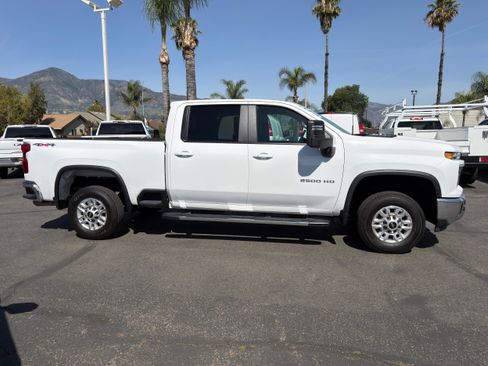 Used 2025 Chevrolet Silverado 2500 LT w/ Convenience Package AWD/4WD image 9