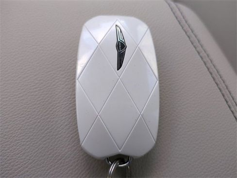 Certified 2025 Genesis G70 2.5T image 24