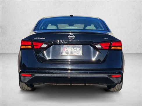 Used 2024 Nissan Altima 2.5 SV FWD image 7