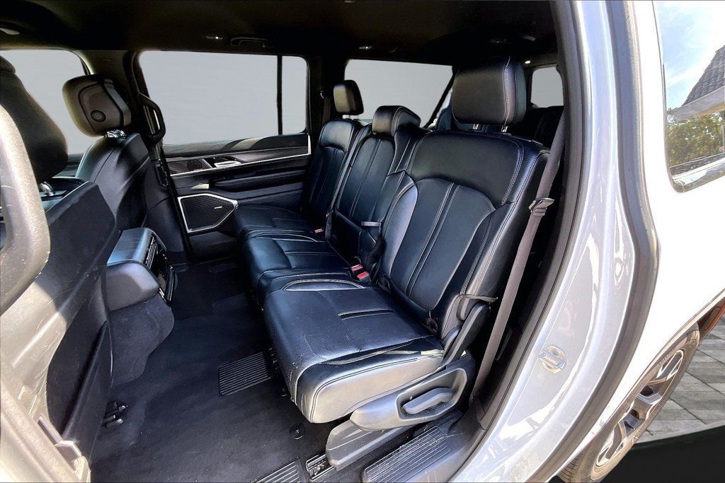 Certified 2024 Jeep Wagoneer L Series III w/ Flexible Seating Group AWD/4WD image 16
