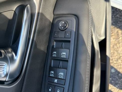 New 2026 Chrysler Pacifica Select AWD/4WD image 19