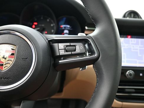 Used 2025 Porsche Macan image 25