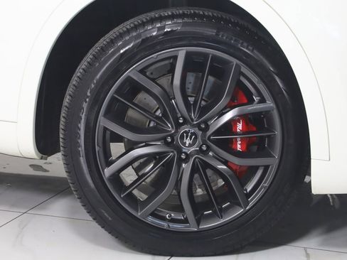 Used 2022 Maserati Levante Modena image 16