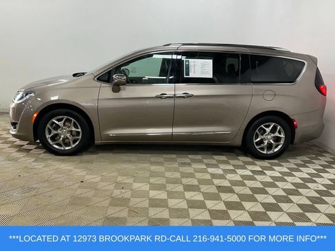 Used 2018 Chrysler Pacifica Limited FWD image 6
