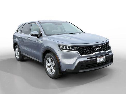 Used 2022 Kia Sorento LX image 7