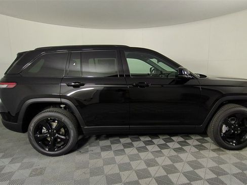 New 2025 Jeep Grand Cherokee Limited w/ Black Appearance Package image 3