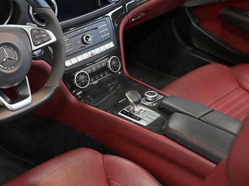 Used 2020 Mercedes-Benz SL 550 image 32