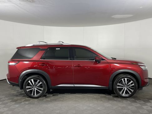 Used 2023 Nissan Pathfinder Platinum w/ Cargo Package image 5