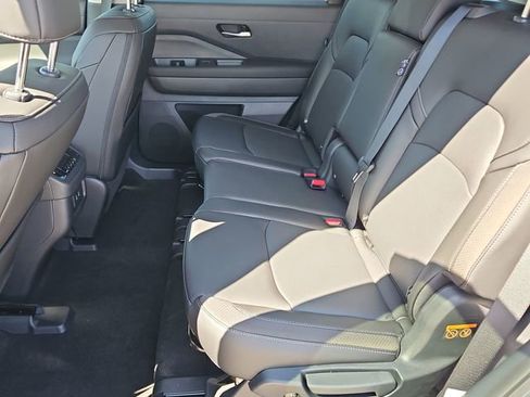 New 2026 Nissan Pathfinder SL FWD image 7