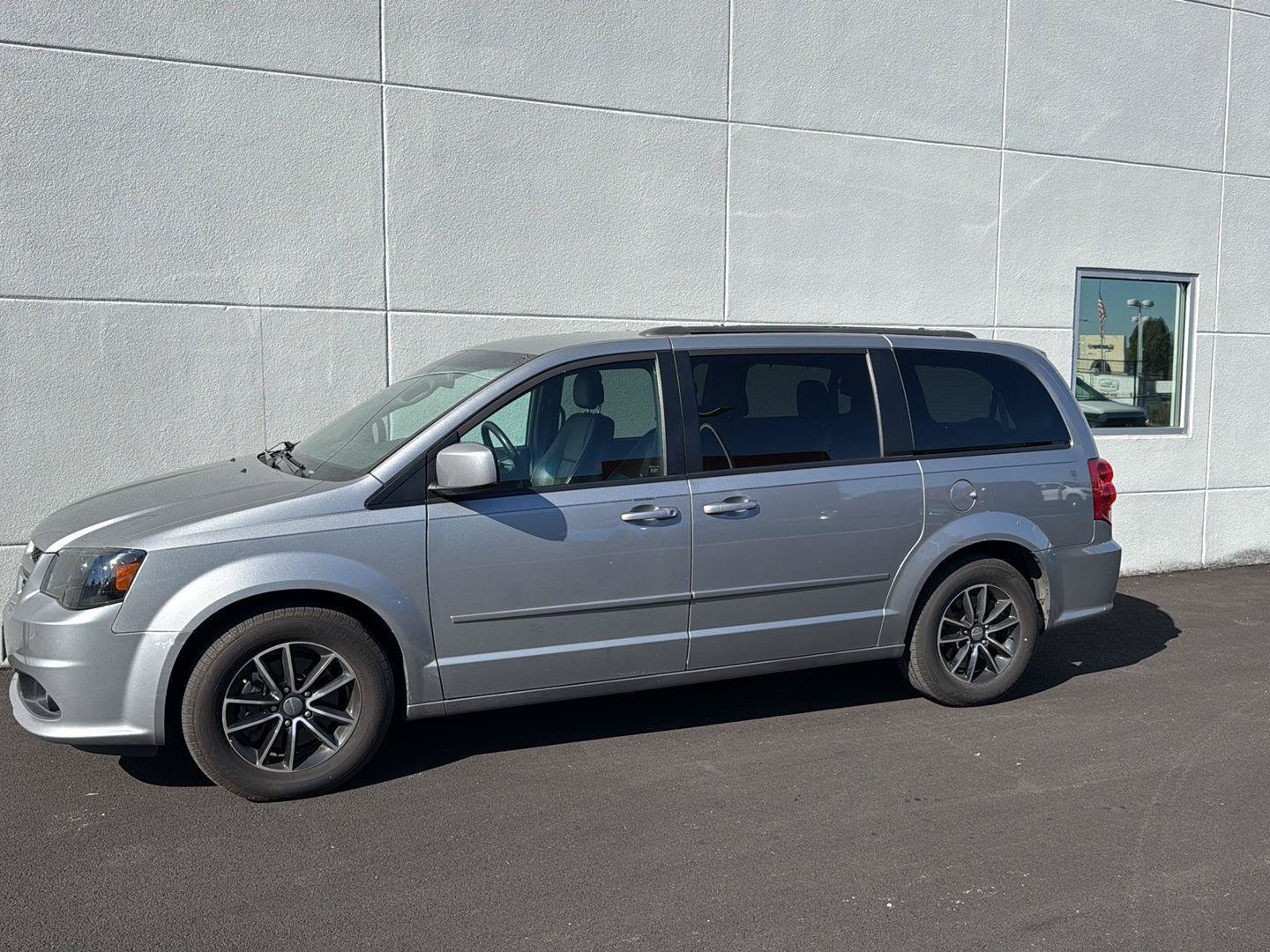 Used 2015 Dodge Grand Caravan R/T w/ Driver Convenience Group FWD image 6
