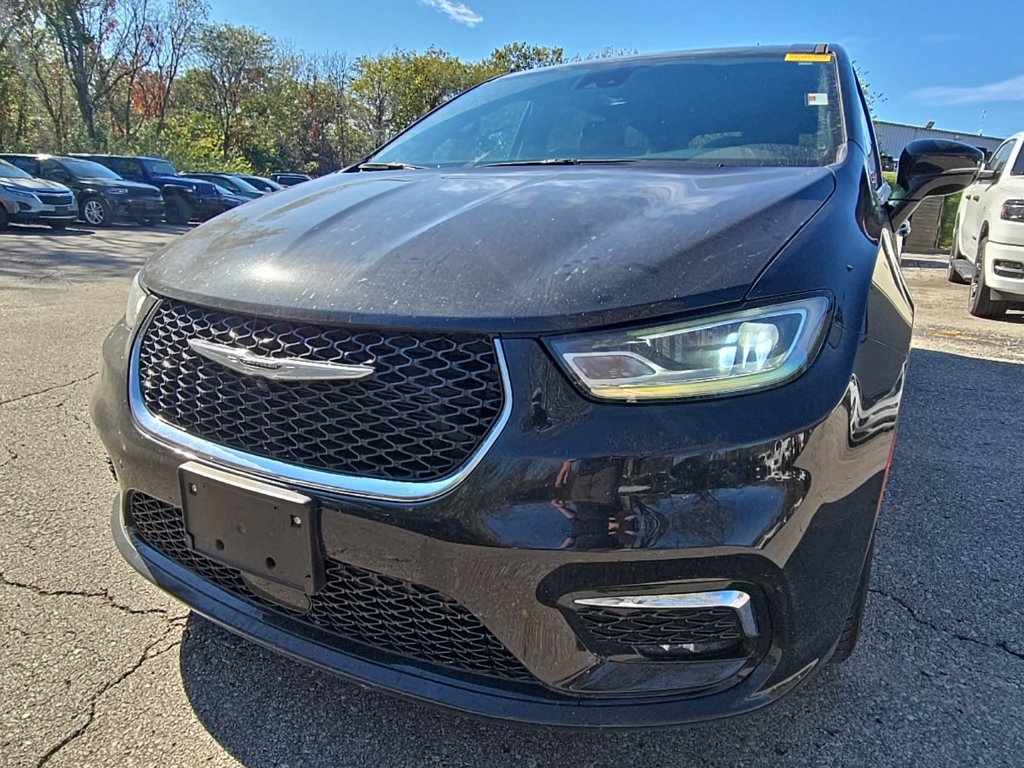 Used 2025 Chrysler Pacifica Select FWD image 12