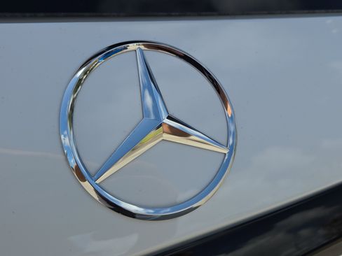 Used 2025 Mercedes-Benz GLC 300 image 38