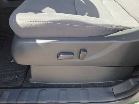Used 2024 Nissan Frontier SV w/ SV Convenience Package RWD image 12