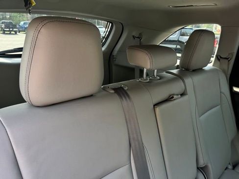 Used 2018 Toyota Highlander XLE image 19