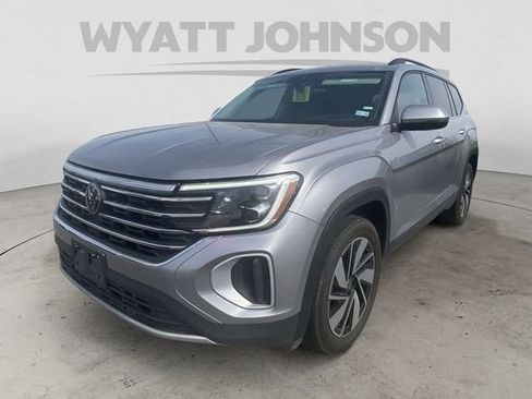 Used 2024 Volkswagen Atlas SE image 1