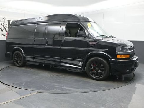 Used 2025 Chevrolet Express 2500 Extended w/ Driver Convenience Package RWD image 6