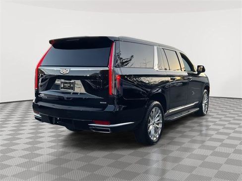 Used 2022 Cadillac Escalade ESV Premium Luxury image 7