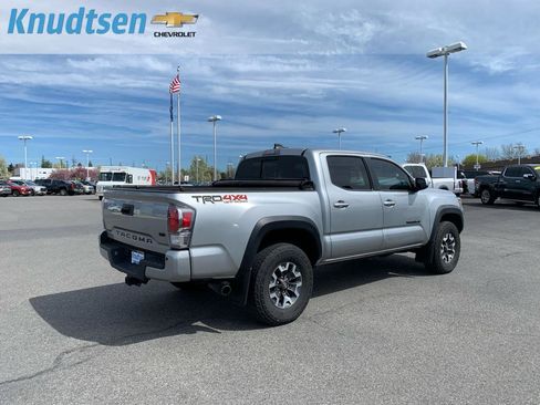 Used 2023 Toyota Tacoma TRD Off-Road w/ TRD Premium Off Road Package image 7