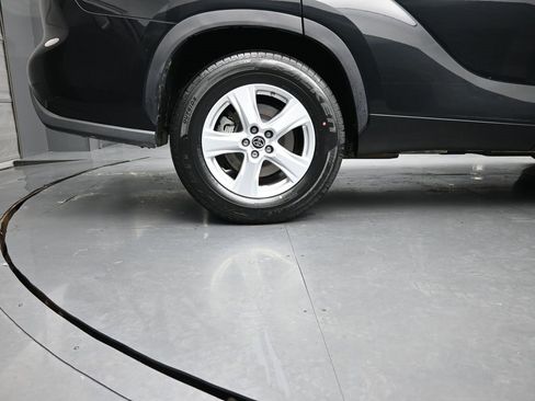 Used 2021 Toyota Highlander L image 10