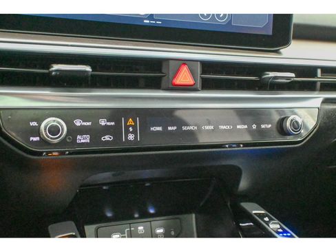 Certified 2025 Kia Sorento SX image 33