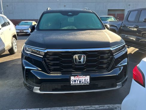 Used 2025 Honda Pilot Elite image 5