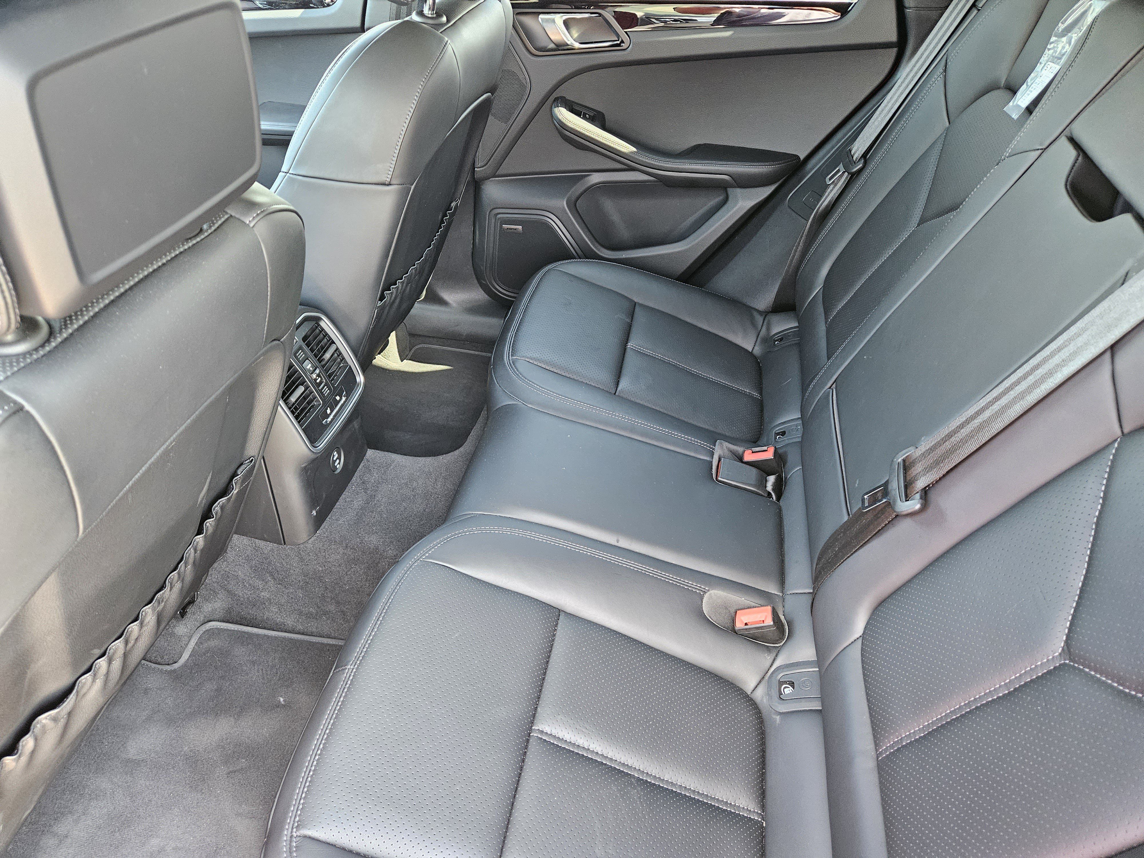 Certified 2026 Porsche Macan AWD/4WD image 28