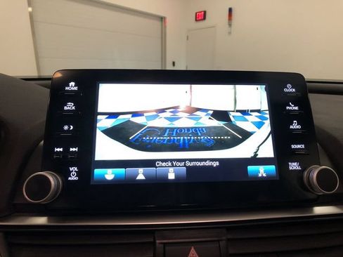Used 2018 Honda Accord EX image 17