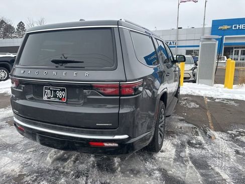 Used 2022 Jeep Wagoneer Series III w/ Flexible Seating Group image 13