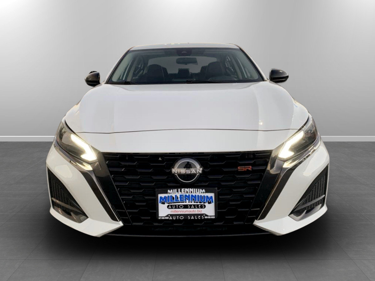 Used 2024 Nissan Altima 2.5 SR FWD image 2