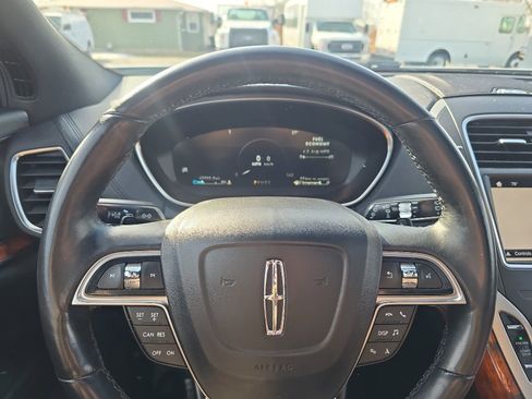 Used 2019 Lincoln Nautilus Reserve image 19