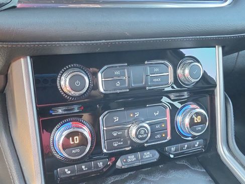 Used 2021 GMC Yukon Denali w/ Denali Ultimate Package RWD image 13