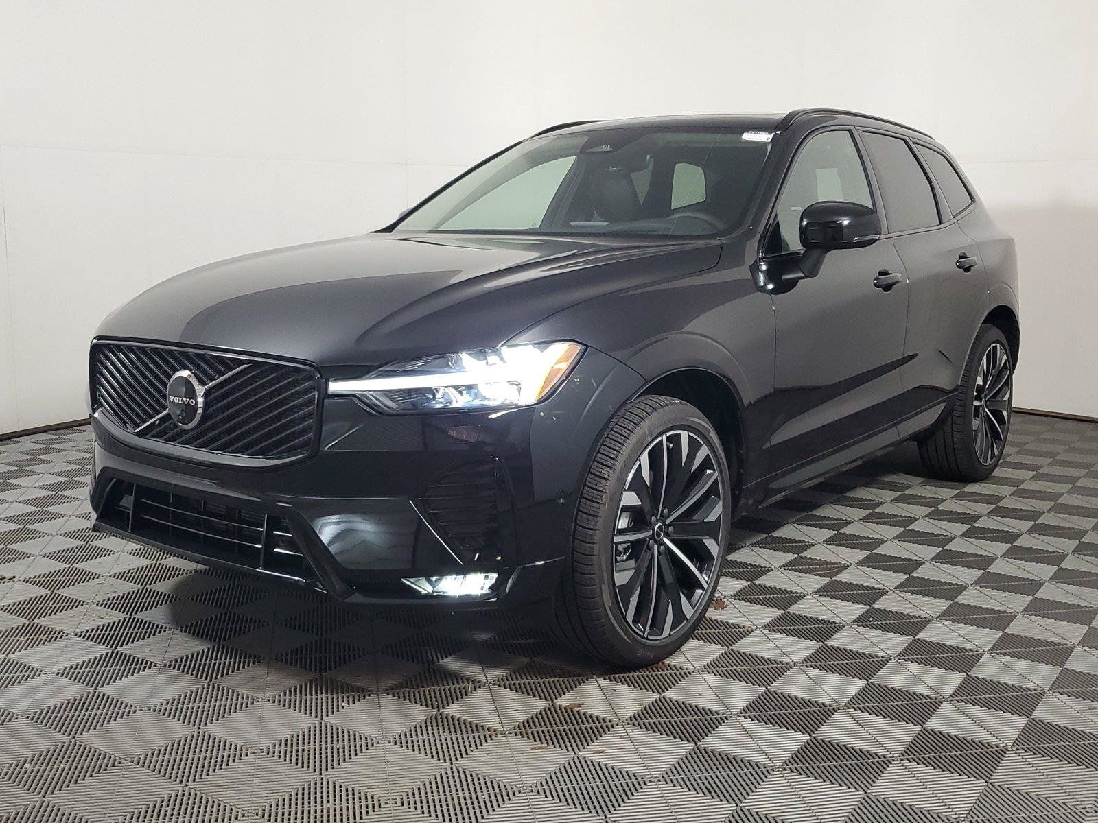 Used 2027 Volvo XC60 B5 Ultra AWD/4WD image 3