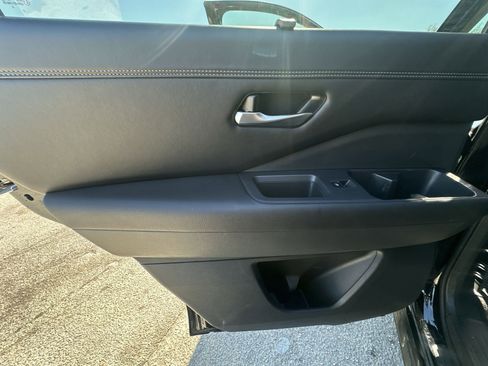 Used 2024 Nissan Pathfinder Platinum w/ Cargo Package image 29