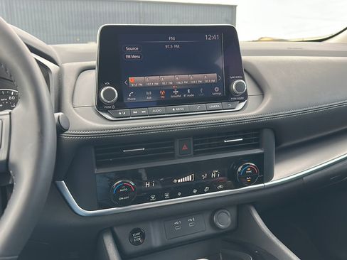 Certified 2025 Nissan Rogue SV image 31