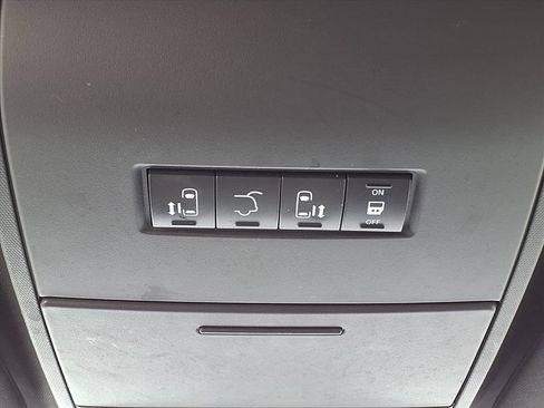 Used 2020 Dodge Grand Caravan SXT image 30