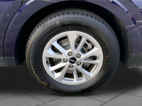 Used 2022 Kia Carnival LX FWD image 10