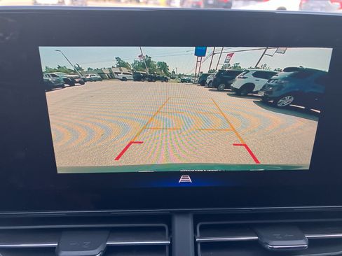 Used 2025 Chevrolet Trax LT FWD image 20
