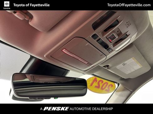 Used 2021 Toyota Highlander XLE image 28