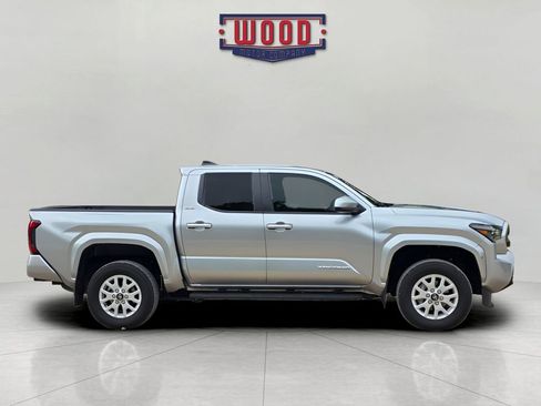 Used 2024 Toyota Tacoma SR5 AWD/4WD image 2