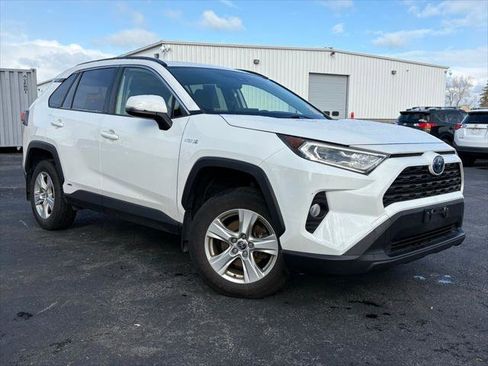 Certified 2021 Toyota RAV4 XLE w/ Convenience Package AWD/4WD image 3
