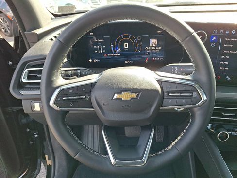 Used 2025 Chevrolet Traverse LT w/ Sun and Wheel Package FWD image 20