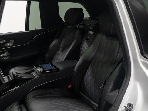 Used 2026 Mercedes-Benz Maybach GLS 600 4MATIC image 38